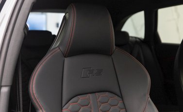 Audi RS4 Avant Carbon Edition 11