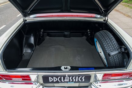 Mercedes-Benz S Class 300SE Fintail W112 "Königsflosse" 27