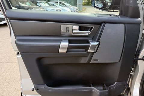 Land Rover Discovery SDV6 SE TECH - ULEZ COMPLIANT -FULL LR SERVICE HISTORY - 9 SERVICES -TOWBAR 24