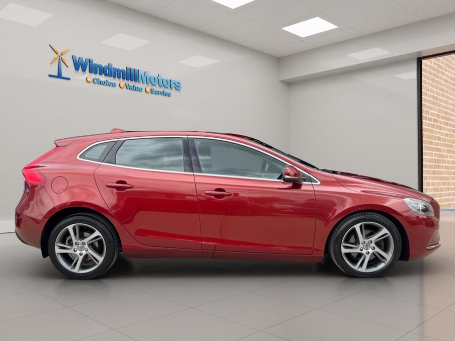 2015 Volvo V40 — image 4