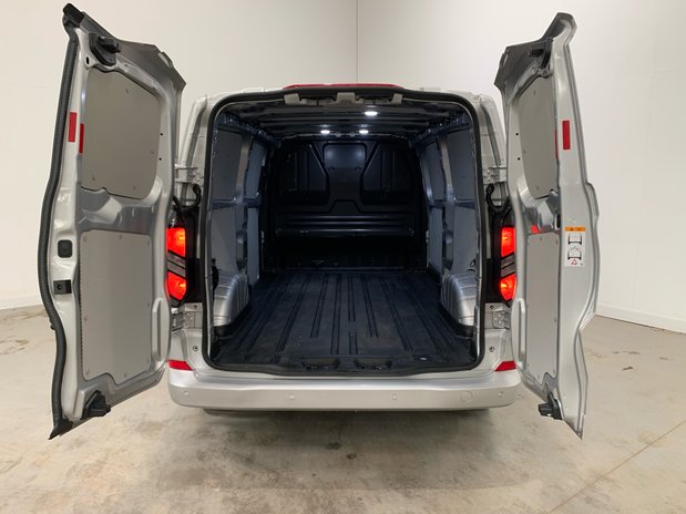 Ford Transit Custom 300 L2 Diesel 2.0 Eco Blue 136ps H1 Van Limited 10