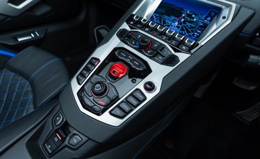 Lamborghini Aventador S LP 740-4 ROADSTER 22