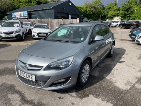 Vauxhall Astra 1.4 16v Exclusiv Euro 5 5dr 7