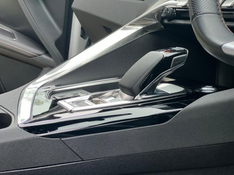 Peugeot 3008 S/S GT PREMIUM 8