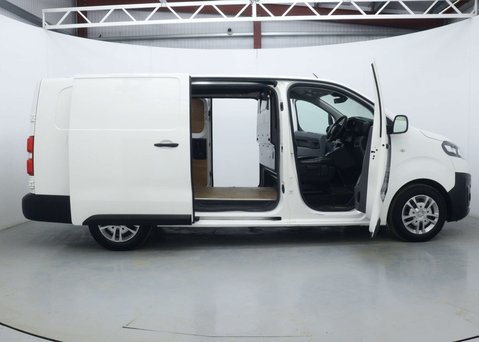 Vauxhall Vivaro 3100 75kWh Dynamic Panel Van 5dr Electric Auto L2 H1 (136 ps) 50