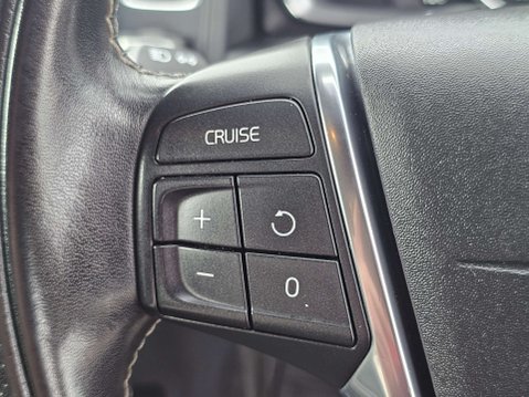 Volvo XC60 2.4 XC60 R-Design Luxury Nav D5 AWD Auto 4WD 5dr 30