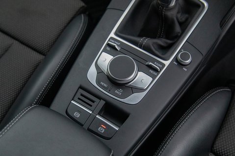 Audi A3 TFSI BLACK EDITION 40