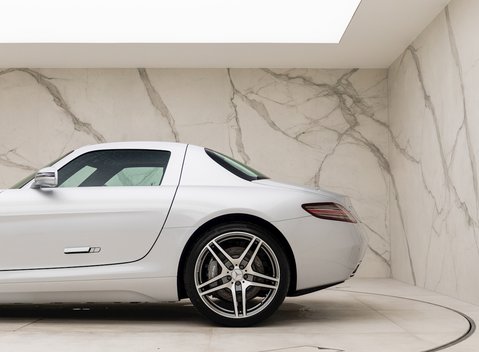 Mercedes-Benz SLS AMG 25