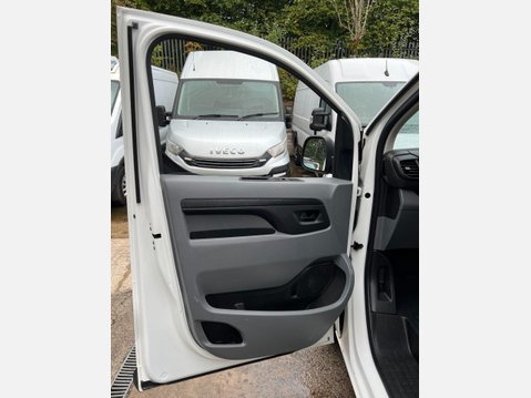 Vauxhall Vivaro 1.5 Turbo D 2700 Dynamic Panel Van 6dr Diesel Manual L1 H1 Euro 6 (s/s) (10 36