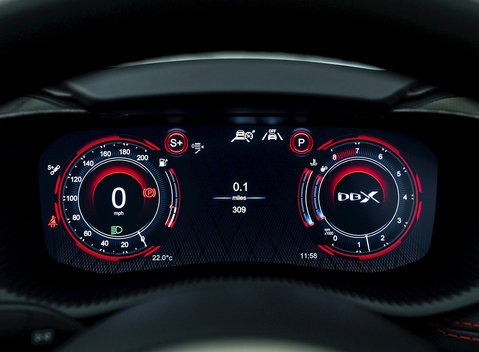 Aston Martin DBX 707 18