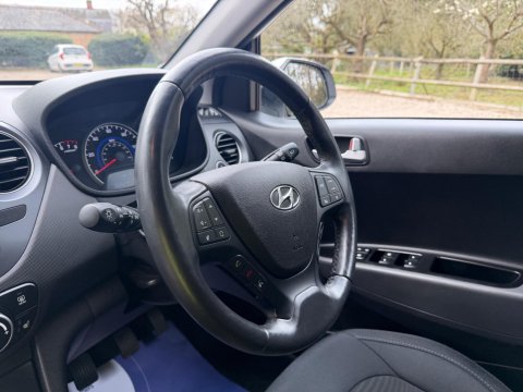 Hyundai i10 1.2 Premium SE Euro 6 5dr 29