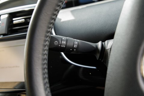 Toyota Prius EXCEL 17