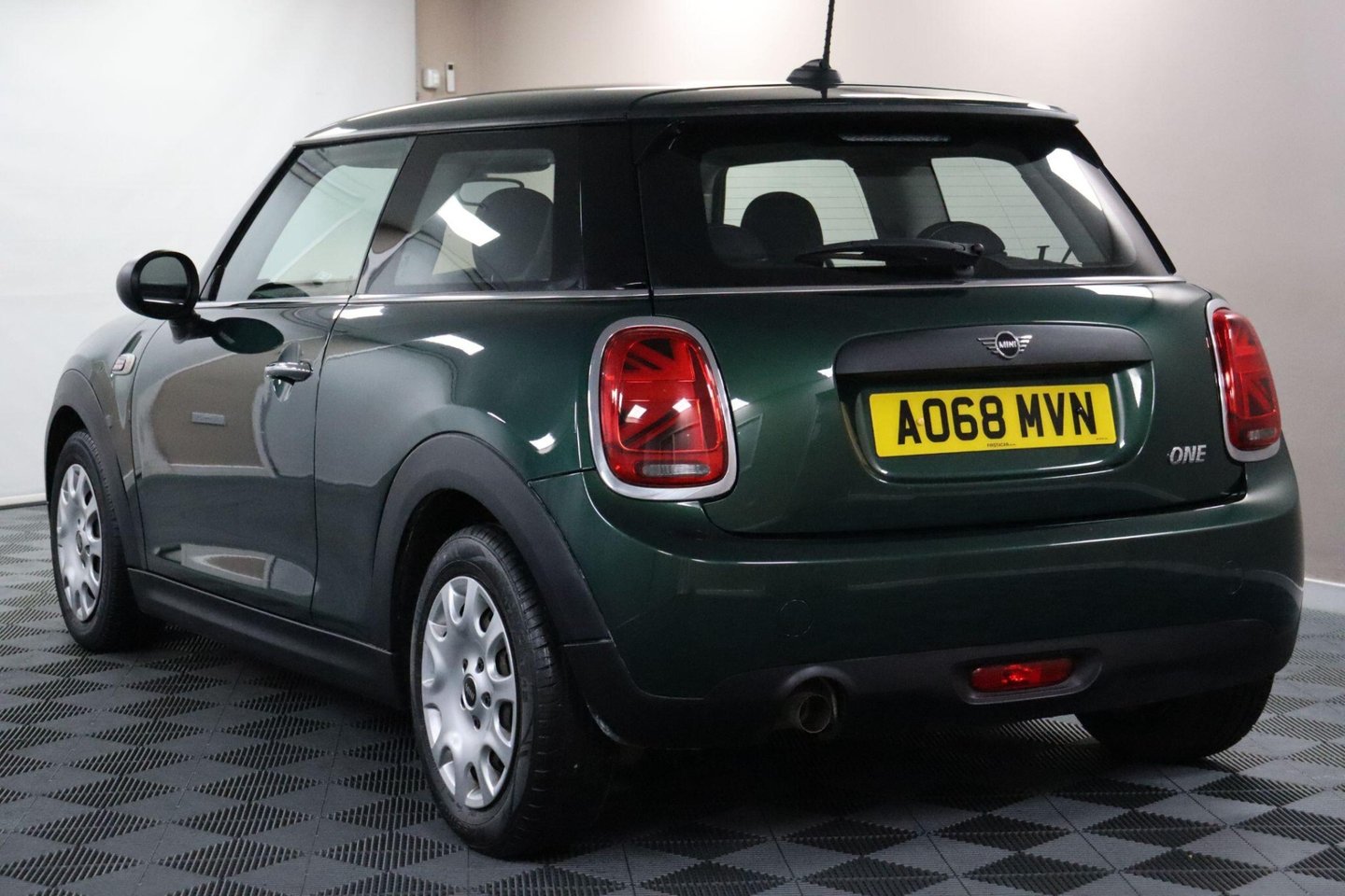 2018 MINI Hatch — image 8