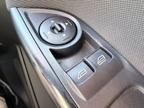 Ford Focus 1.0 ZETEC 21