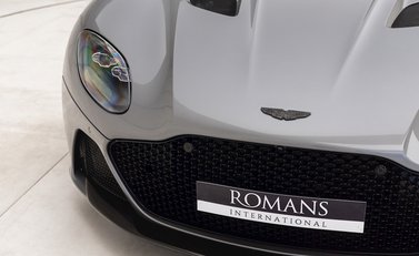Aston Martin DBS Superleggera 19