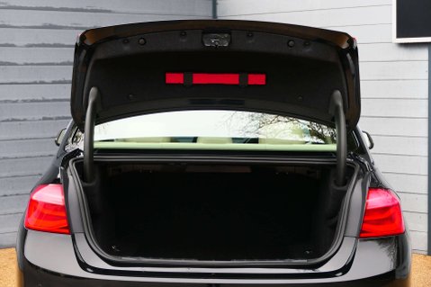 BMW 3 Series 2.0 320i Luxury Auto 4dr 18