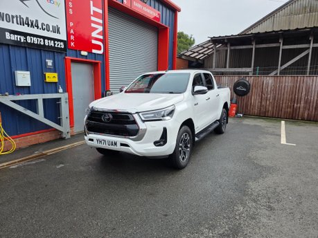 Toyota Hilux INVINCIBLE 4WD D-4D DCB