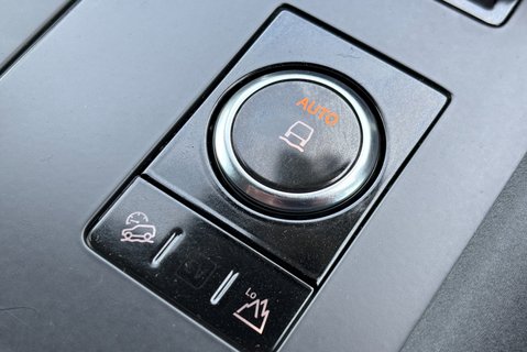 Land Rover Discovery D300 R-Dynamic HSE MHEV Panel Van 38