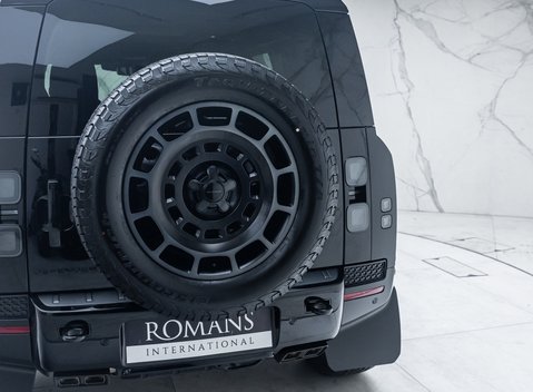 Land Rover Defender 110 OCTA Black 41