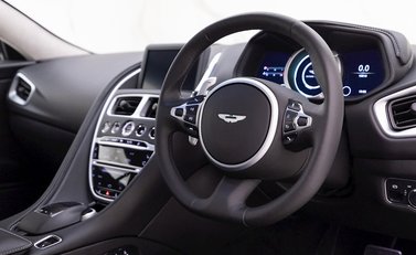 Aston Martin DB11 V8 9