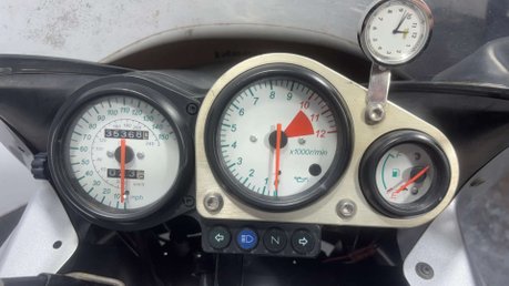 Kawasaki ZR Z750 2002 35K RUNNING PROJECT BIKE 750CC TOUER COMMUTER 9