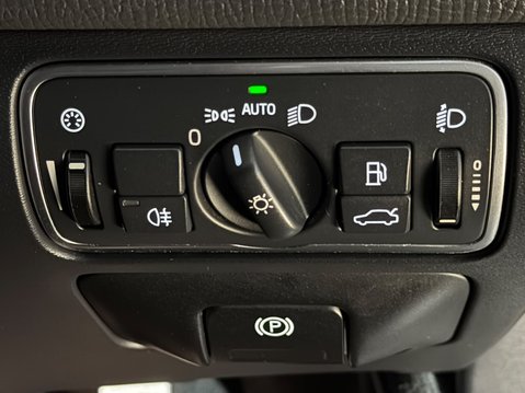 Volvo XC60 D4 R-DESIGN NAV AWD 22
