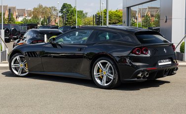 Ferrari GTC4 Lusso V12 4
