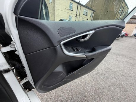 Volvo V40 T2 R-DESIGN 15