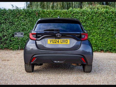 Toyota Yaris 1.5 Yaris Design HEV CVT 5dr 6