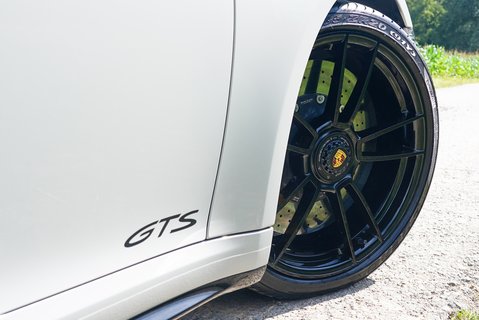 Porsche 911 CARRERA 4 GTS CONVERTIBLE 6