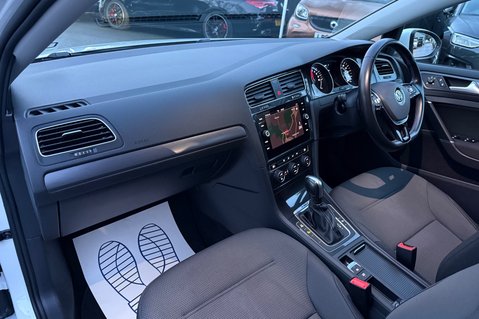 Volkswagen e-Golf E-GOLF - 12 MONTHS MOT -APPLE CAR PLAY  24