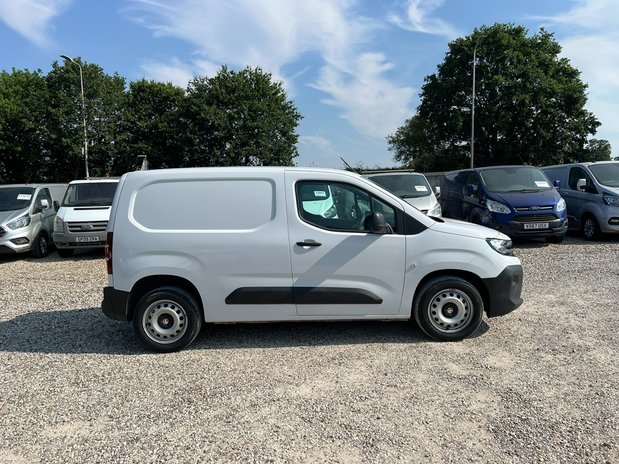 Vauxhall Combo SWB L1H1 Low Roof Category S Prime Air Con Sensors EURO 6 NO VAT 5