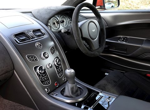 Aston Martin Vantage GT8 13