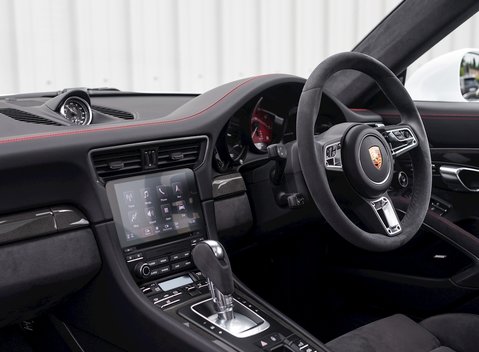 Porsche 911 Carrera 4 GTS (991.2) 16
