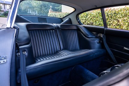 Aston Martin DB6 4.2 Vantage 27