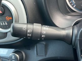 Toyota Yaris 1.5 Yaris T4 Hybrid CVT 5dr 37