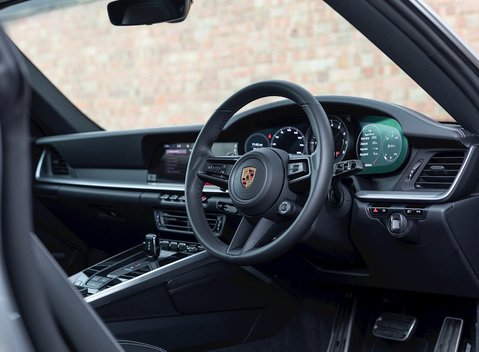 Porsche 911 Carrera 4S (992) 11