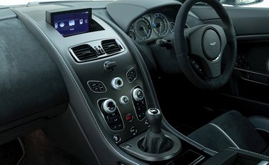 Aston Martin V12 Vantage S 13