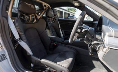 Porsche 911 GT3 RS Weissach (991.2) 12