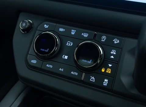 Land Rover Defender 110 OCTA 24