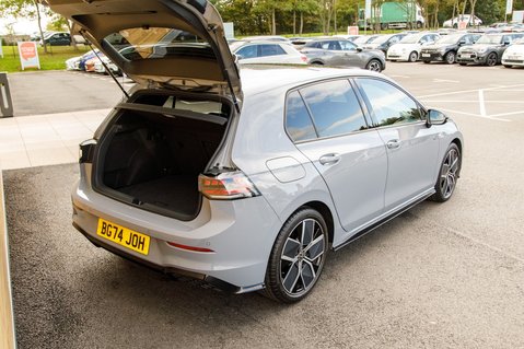 Volkswagen Golf BLACK EDITION TSI 40