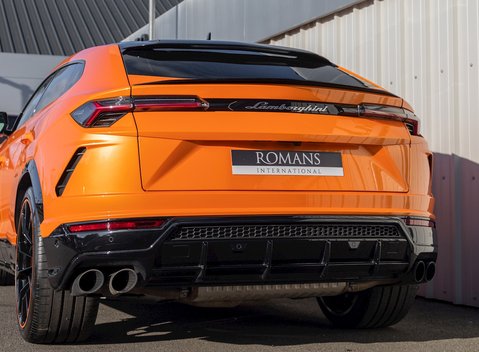 Lamborghini Urus Pearl Capsule 28