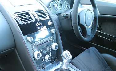 Aston Martin V12 Vantage 10