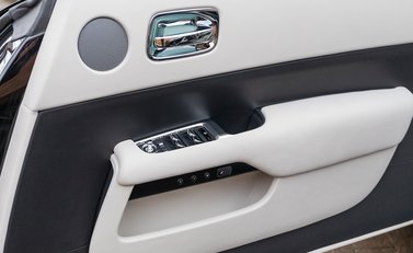 Rolls-Royce Wraith Series II 22