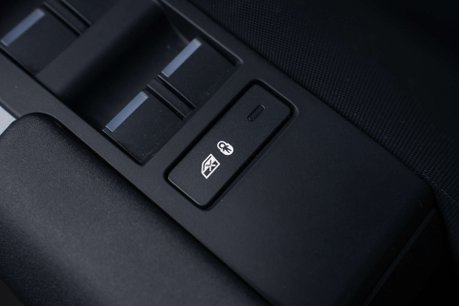 Land Rover Defender 3.0 Defender XS Edition D MHEV A 4WD 5dr 19