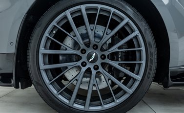 Aston Martin DBX 707 26