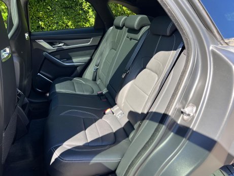 Jaguar F-Pace 2.0 D200 MHEV R-Dynamic HSE Black Auto AWD Euro 6 (s/s) 5dr 32