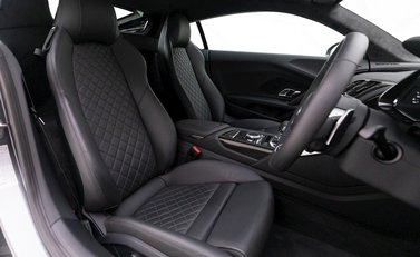 Audi R8 V10 Performance Carbon Black 10