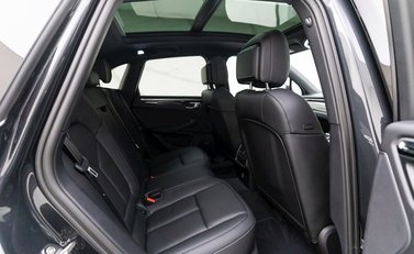 Porsche Macan S 13