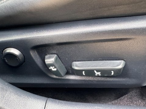 Lexus Is 2.5 300h Premier E-CVT Euro 5 (s/s) 4dr 36